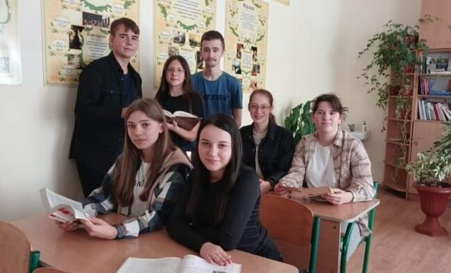“Ті, хто сьогодні читає книги, у майбутньому керуватимуть  тими, хто дивиться фільми”!