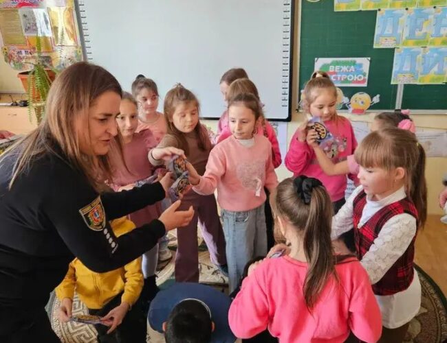 Нетрадиційне арт-терапевтичне заняття — малювання манкою!